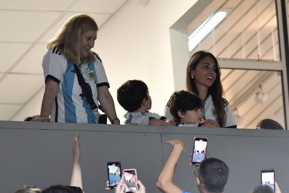 S-a dus 'blestemul'! Detaliul sesizat de toți la soția lui Messi după amicalul Argentinei: n-a mai făcut asta de la înfrângerea de la Mondial _20