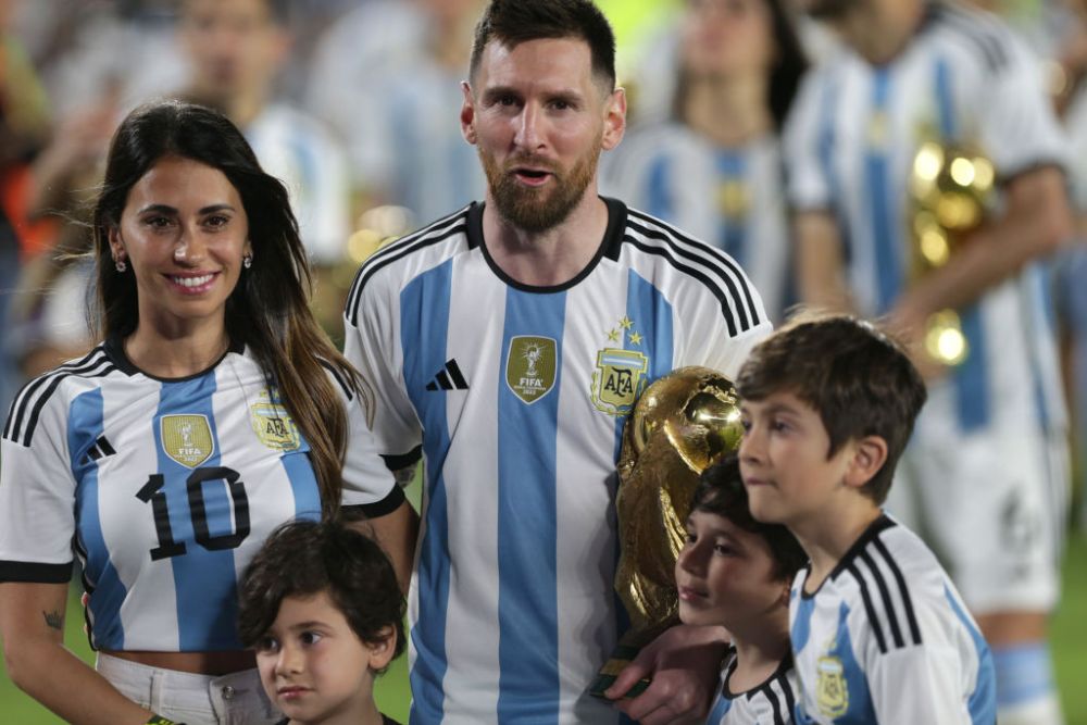 S-a dus 'blestemul'! Detaliul sesizat de toți la soția lui Messi după amicalul Argentinei: n-a mai făcut asta de la înfrângerea de la Mondial _24
