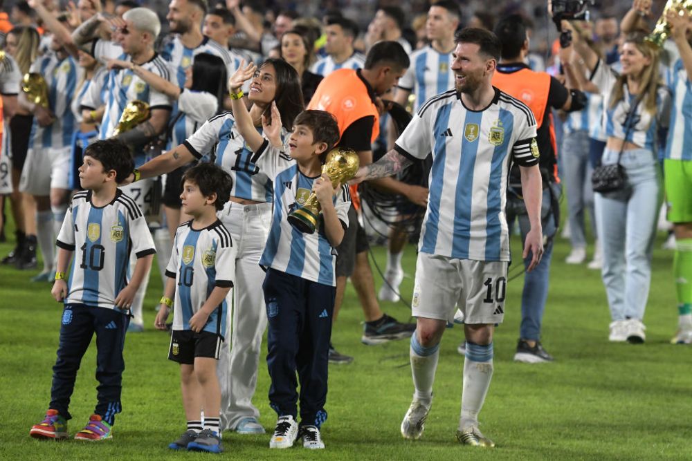 S-a dus 'blestemul'! Detaliul sesizat de toți la soția lui Messi după amicalul Argentinei: n-a mai făcut asta de la înfrângerea de la Mondial _25