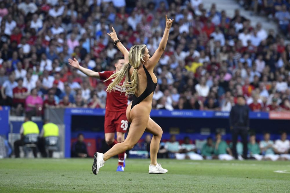Blonda care a uimit în finala Champions League din 2019 s-a reprofilat. Cu ce se ocupa acum tânăra cu fizic de model _127