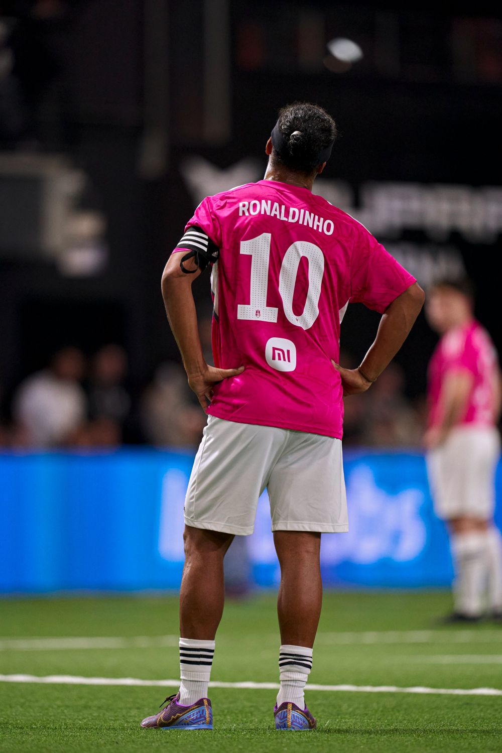 La asta nu se aștepta nimeni! Salariul infim pe care îl are Ronaldinho în liga lui Gerard Pique _7
