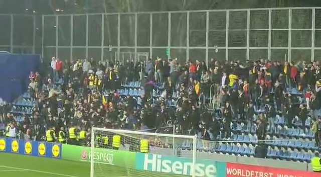 Incidente în tribună la meciul Andorra-România. Mai mulți fani români s-au luat la bătaie: reacția celorlalți suporteri _5