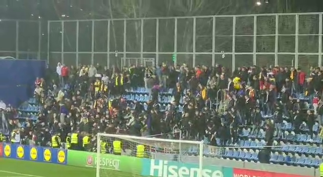 Incidente în tribună la meciul Andorra-România. Mai mulți fani români s-au luat la bătaie: reacția celorlalți suporteri _6