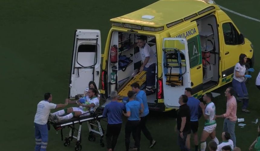 Dragisa Gudelj, fotbalistul Cordobei, a cerut să joace în continuare după ce s-a prăbușit din cauza unui stop cardiac în timpul meciului!_1