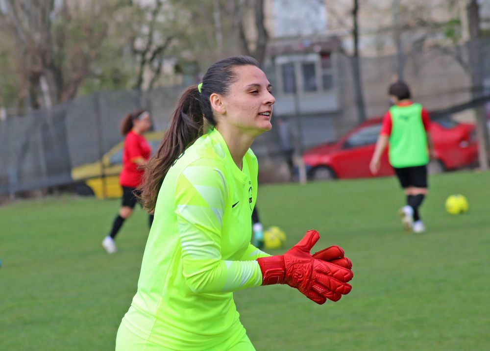 Imagini pe care Gigi Becali nu ar fi vrut să le vadă! Echipa feminină a FCSB a jucat primul meci oficial în București_12