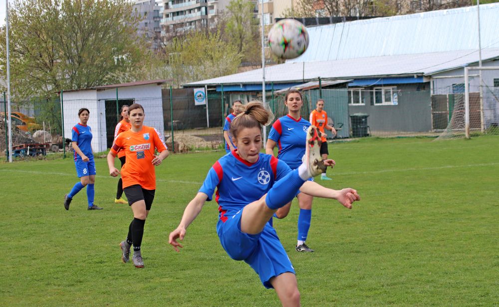 Imagini pe care Gigi Becali nu ar fi vrut să le vadă! Echipa feminină a FCSB a jucat primul meci oficial în București_21