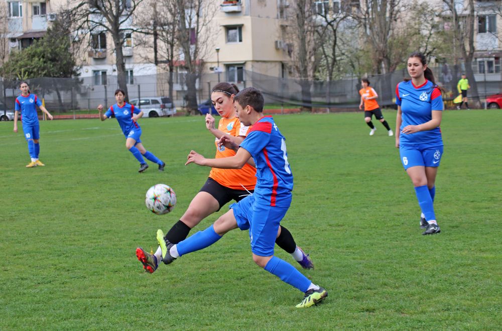 Imagini pe care Gigi Becali nu ar fi vrut să le vadă! Echipa feminină a FCSB a jucat primul meci oficial în București_22