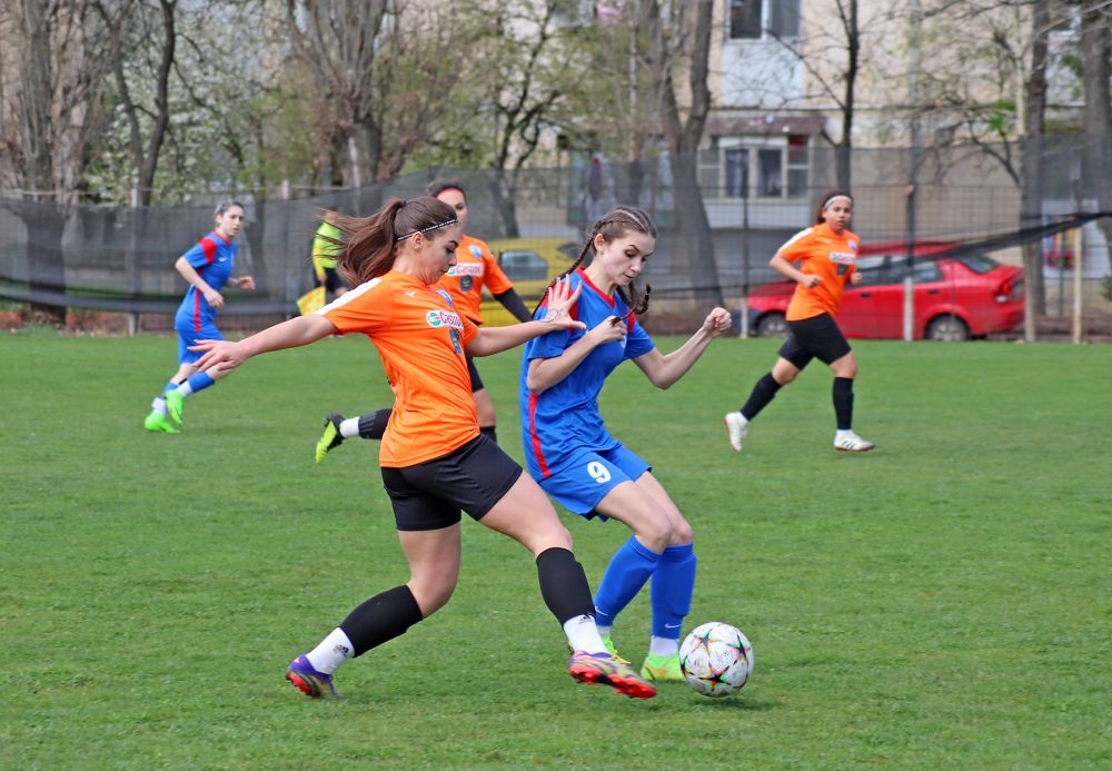 Imagini pe care Gigi Becali nu ar fi vrut să le vadă! Echipa feminină a FCSB a jucat primul meci oficial în București_25