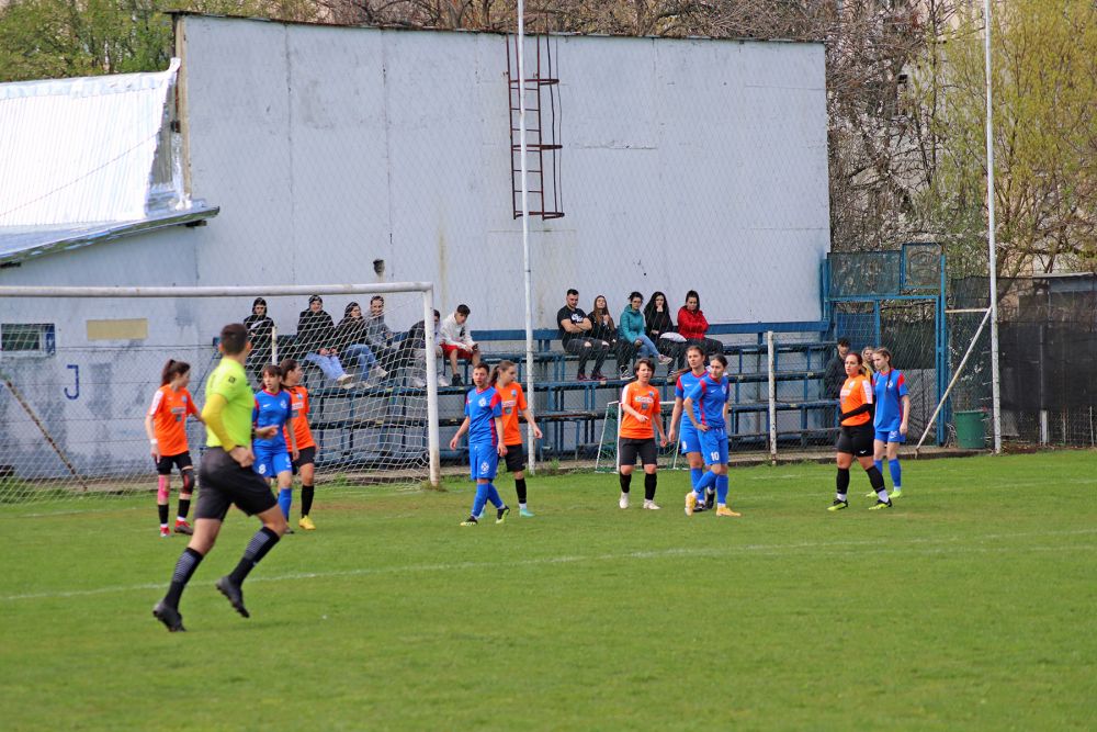 Imagini pe care Gigi Becali nu ar fi vrut să le vadă! Echipa feminină a FCSB a jucat primul meci oficial în București_26