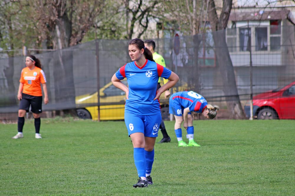 Imagini pe care Gigi Becali nu ar fi vrut să le vadă! Echipa feminină a FCSB a jucat primul meci oficial în București_29