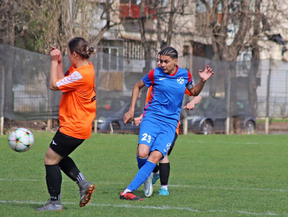 Imagini pe care Gigi Becali nu ar fi vrut să le vadă! Echipa feminină a FCSB a jucat primul meci oficial în București_31
