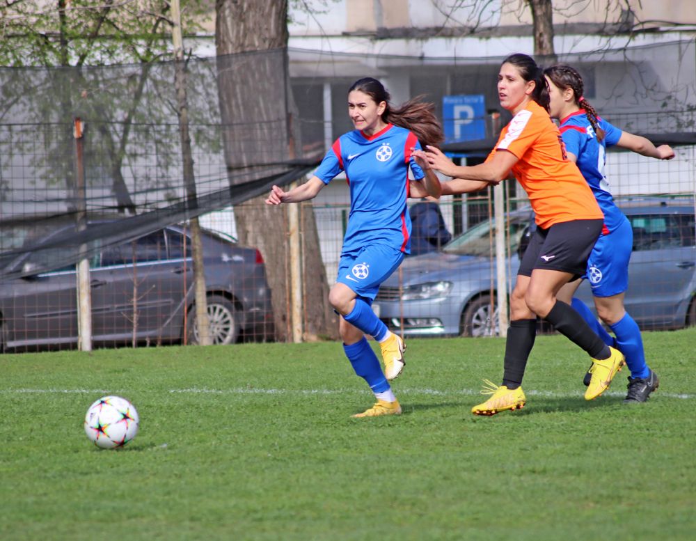 Imagini pe care Gigi Becali nu ar fi vrut să le vadă! Echipa feminină a FCSB a jucat primul meci oficial în București_32