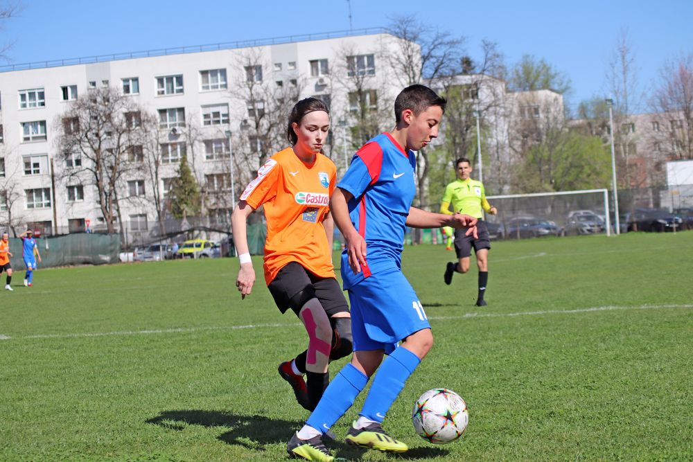 Imagini pe care Gigi Becali nu ar fi vrut să le vadă! Echipa feminină a FCSB a jucat primul meci oficial în București_37