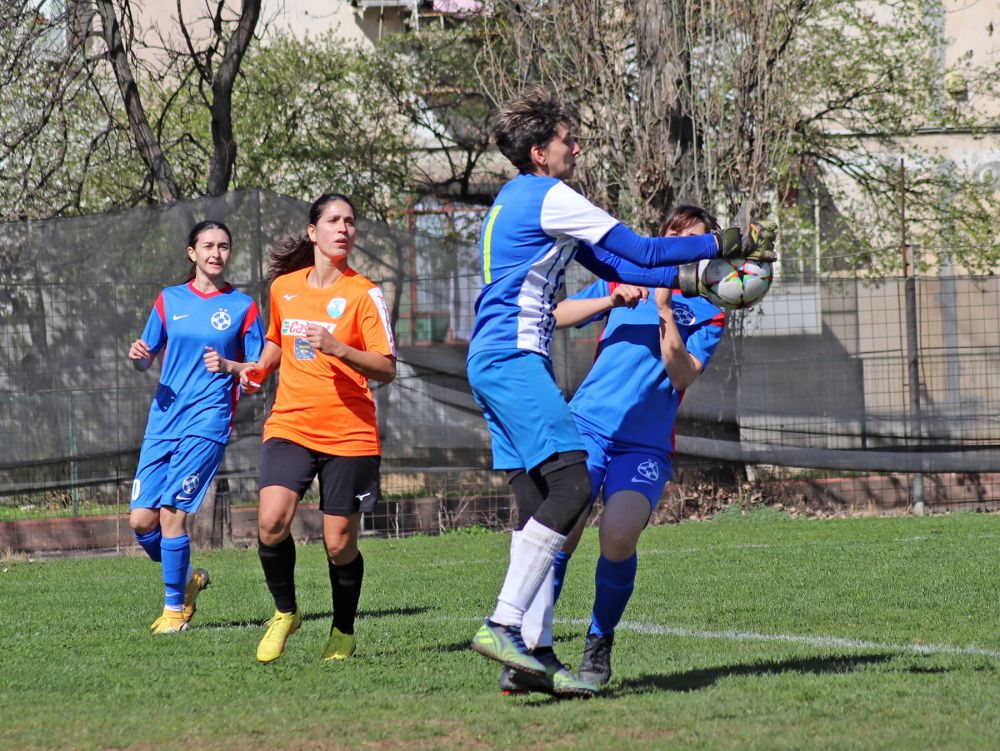 Imagini pe care Gigi Becali nu ar fi vrut să le vadă! Echipa feminină a FCSB a jucat primul meci oficial în București_38