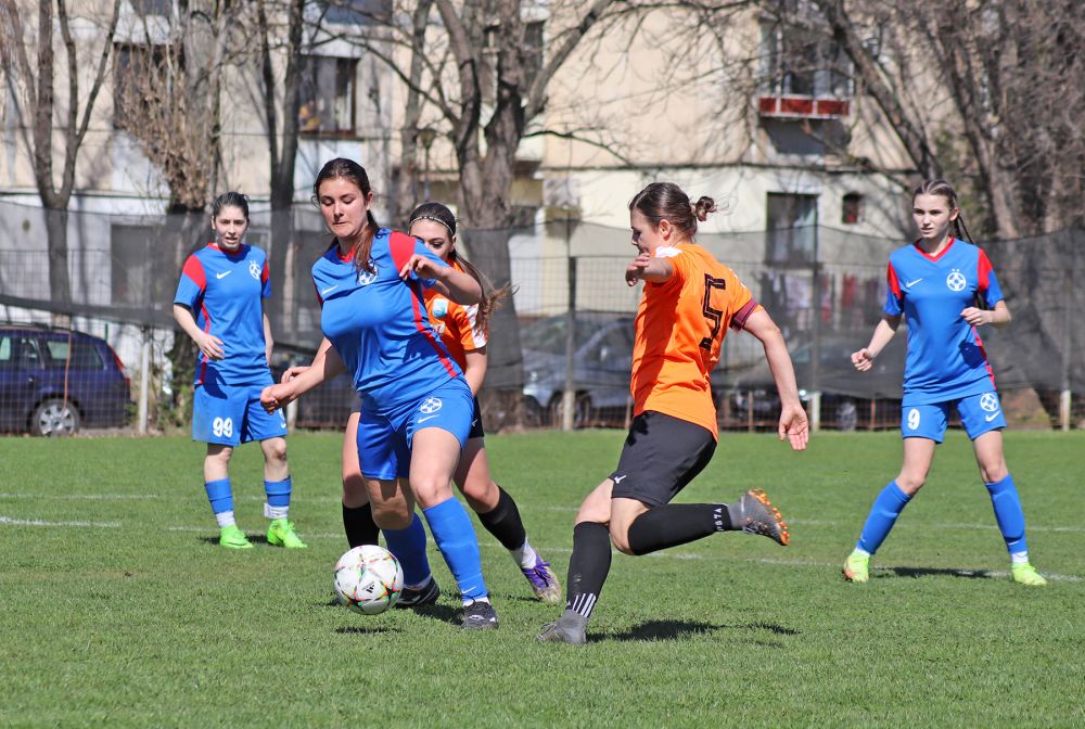 Imagini pe care Gigi Becali nu ar fi vrut să le vadă! Echipa feminină a FCSB a jucat primul meci oficial în București_39