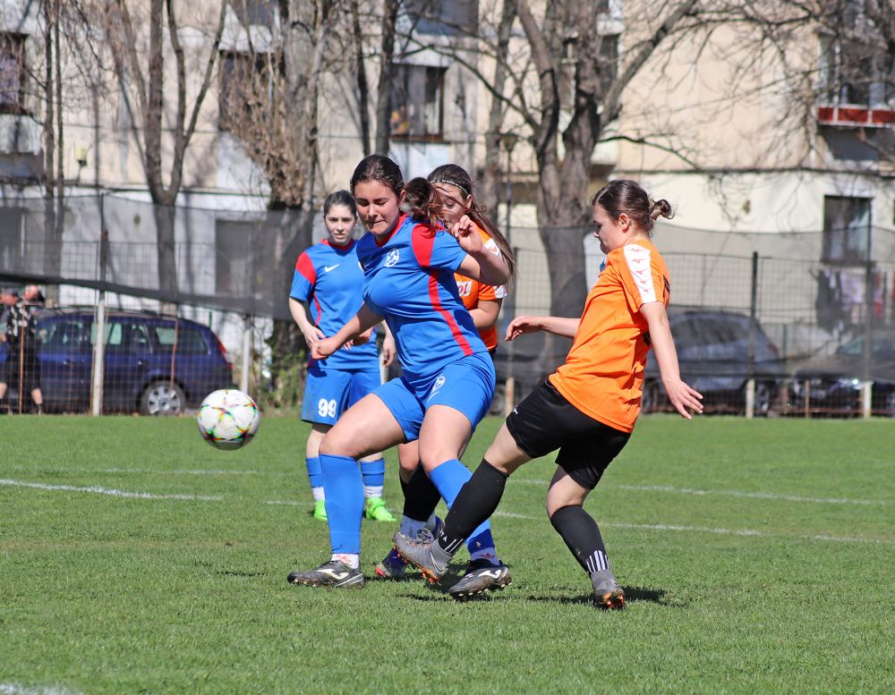 Imagini pe care Gigi Becali nu ar fi vrut să le vadă! Echipa feminină a FCSB a jucat primul meci oficial în București_40