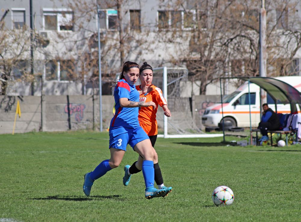 Imagini pe care Gigi Becali nu ar fi vrut să le vadă! Echipa feminină a FCSB a jucat primul meci oficial în București_43