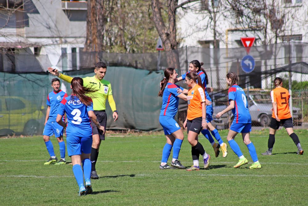 Imagini pe care Gigi Becali nu ar fi vrut să le vadă! Echipa feminină a FCSB a jucat primul meci oficial în București_44