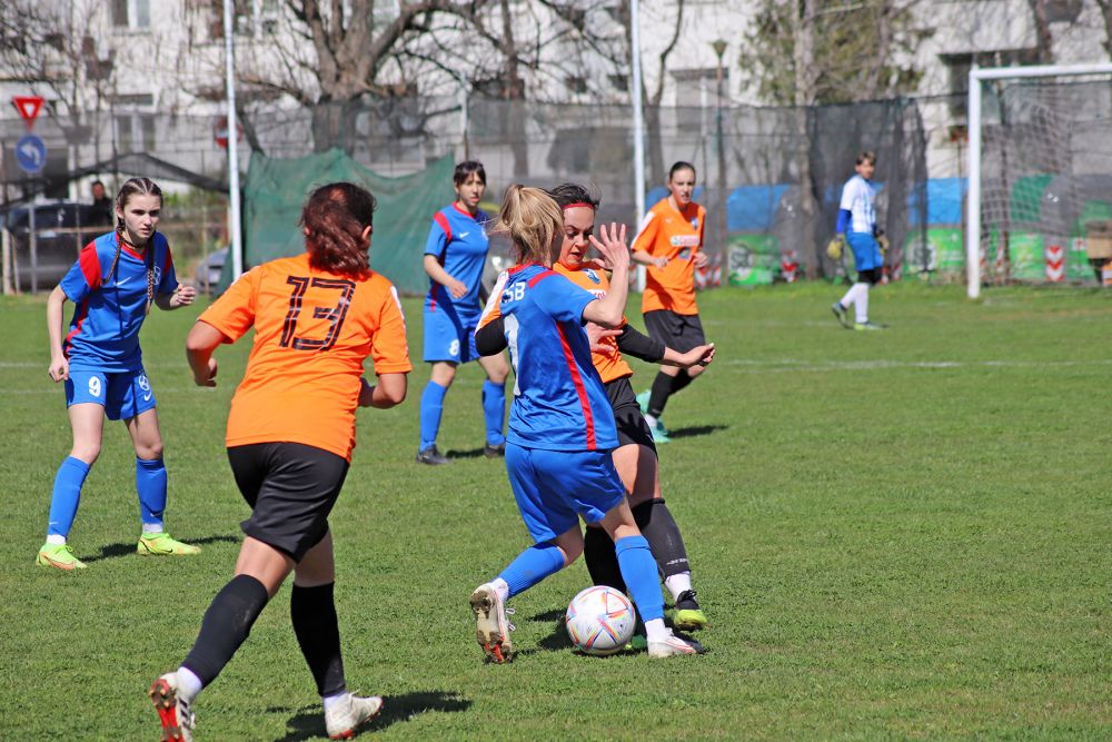 Imagini pe care Gigi Becali nu ar fi vrut să le vadă! Echipa feminină a FCSB a jucat primul meci oficial în București_46