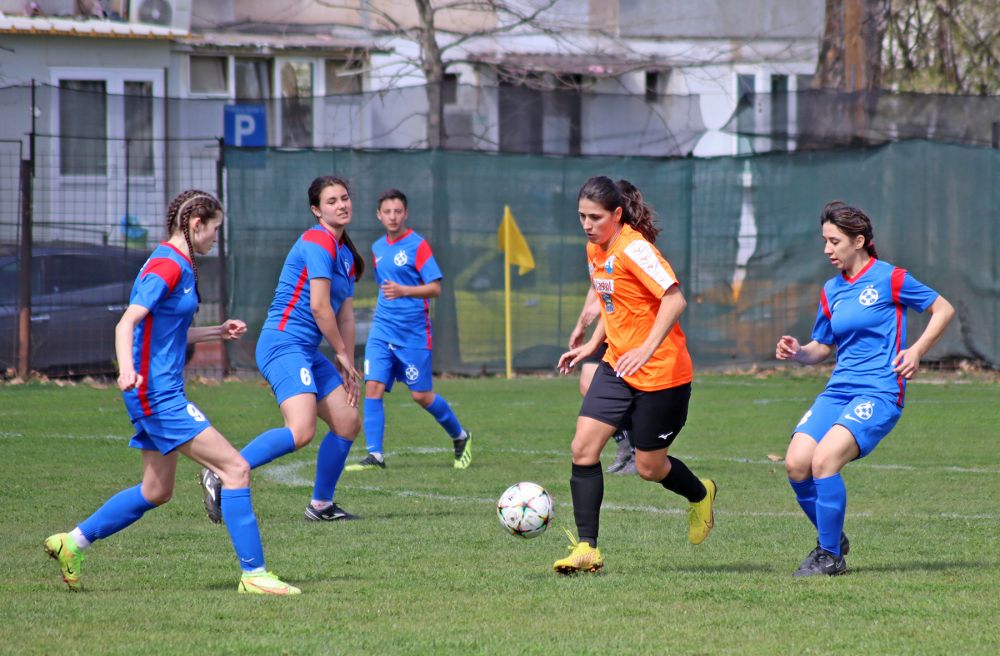 Imagini pe care Gigi Becali nu ar fi vrut să le vadă! Echipa feminină a FCSB a jucat primul meci oficial în București_51