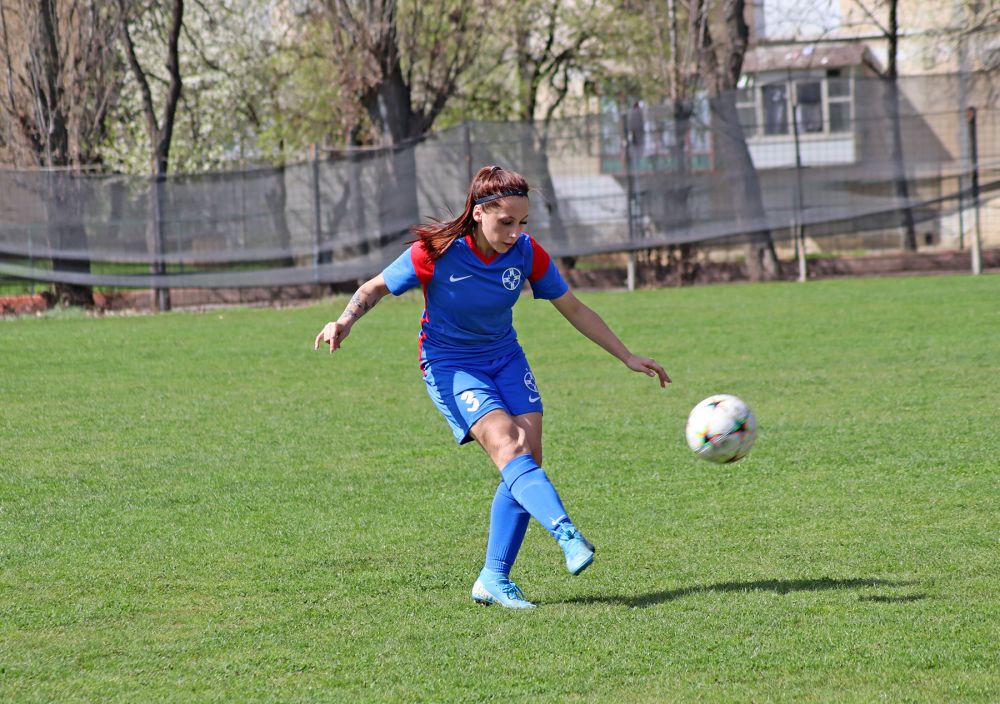 Imagini pe care Gigi Becali nu ar fi vrut să le vadă! Echipa feminină a FCSB a jucat primul meci oficial în București_52