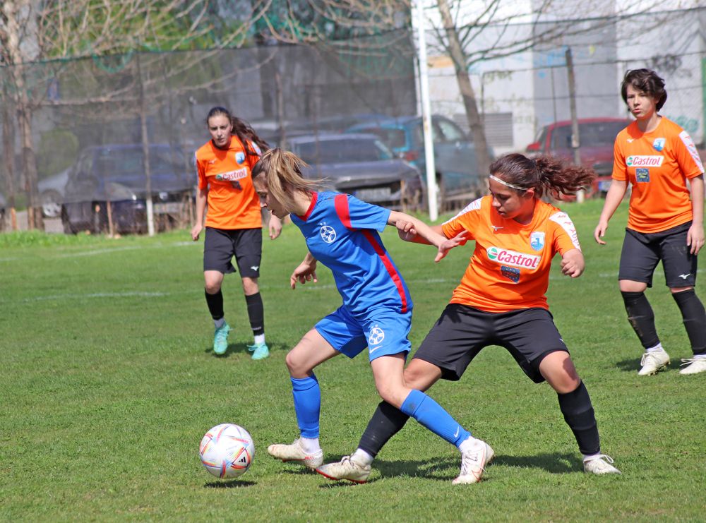 Imagini pe care Gigi Becali nu ar fi vrut să le vadă! Echipa feminină a FCSB a jucat primul meci oficial în București_56