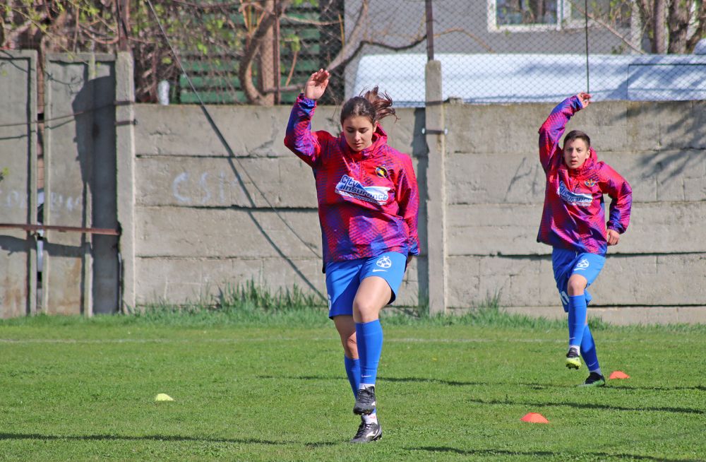 Imagini pe care Gigi Becali nu ar fi vrut să le vadă! Echipa feminină a FCSB a jucat primul meci oficial în București_7