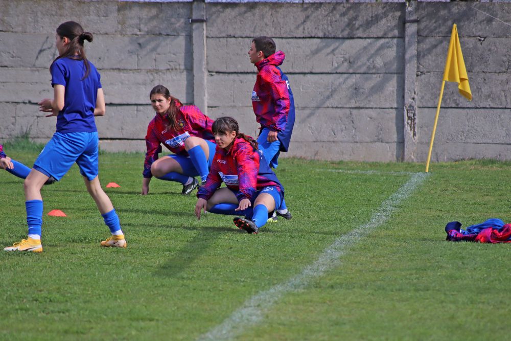 Imagini pe care Gigi Becali nu ar fi vrut să le vadă! Echipa feminină a FCSB a jucat primul meci oficial în București_8
