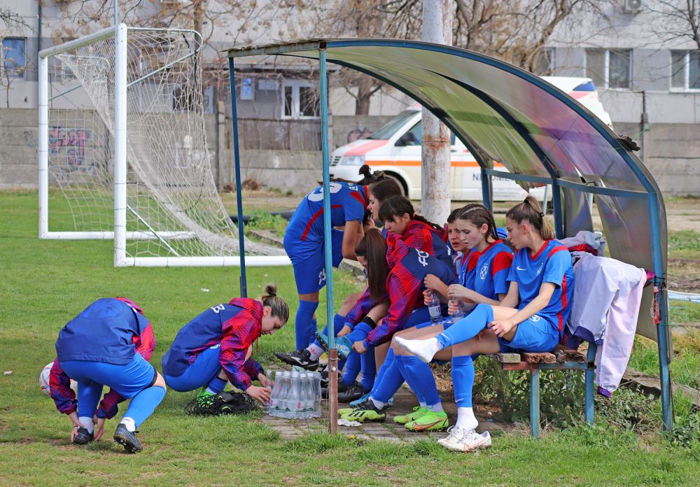 Imagini pe care Gigi Becali nu ar fi vrut să le vadă! Echipa feminină a FCSB a jucat primul meci oficial în București_10
