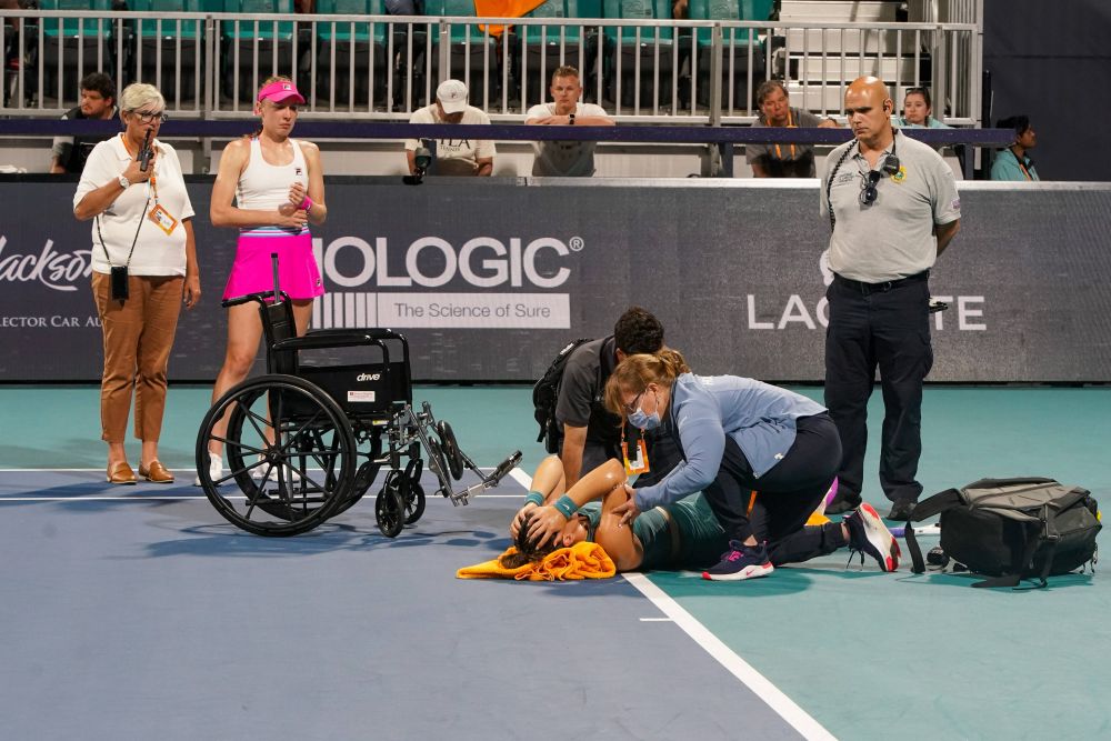 "Nu am simțit o astfel de durere în viața mea!". Bianca Andreescu, scoasă de pe teren în scaunul cu rotile în urma unei accidentări teribile_3