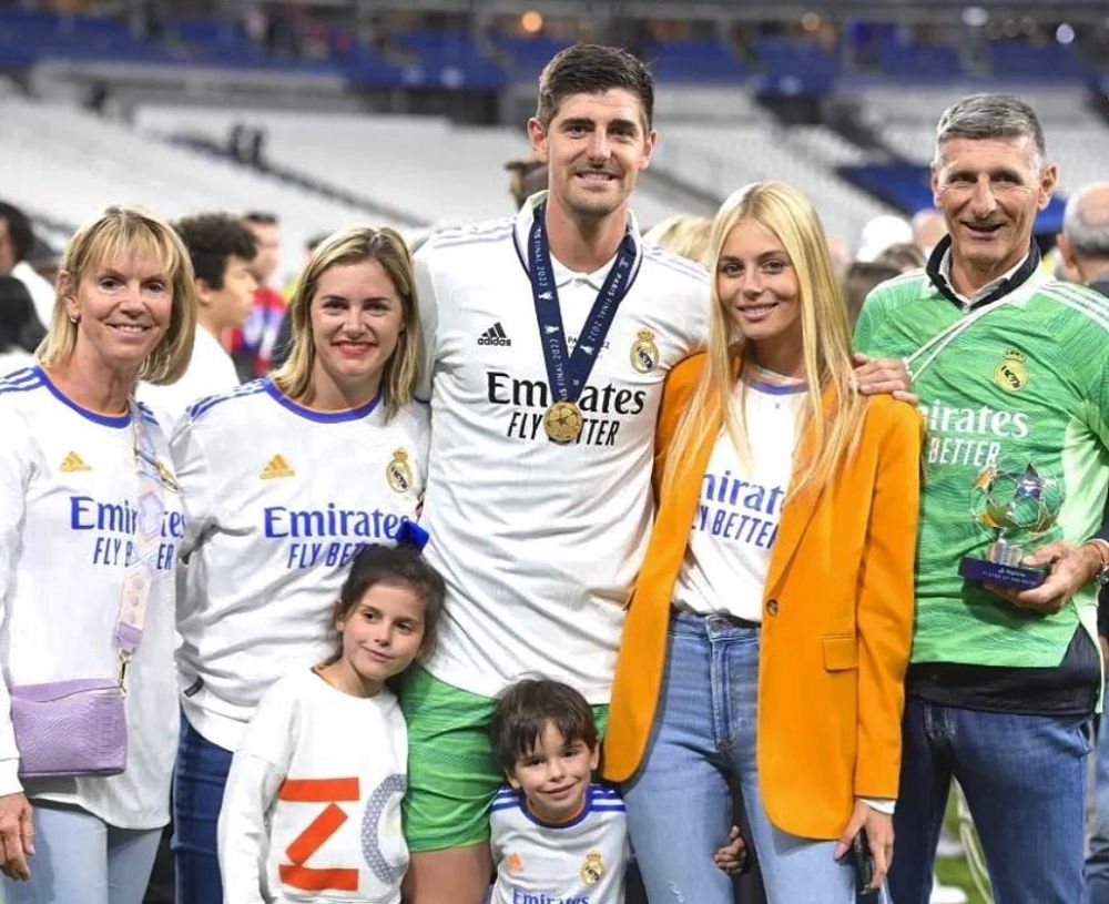 Thibaut Courtois, portarul lui Real Madrid, și-a stabilit data nunții cu modelul Mishel Gerzig!_77