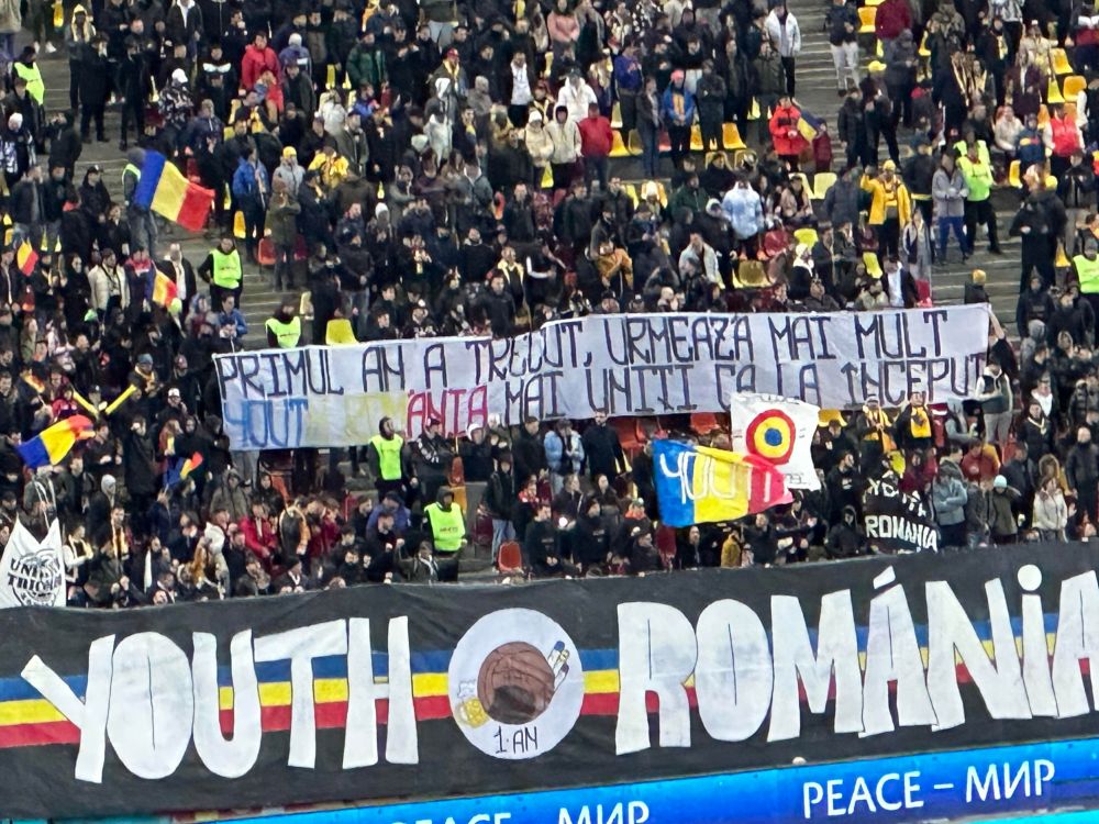 Bannerele suporterilor României cu „tentă” din meciul cu Belarus_2