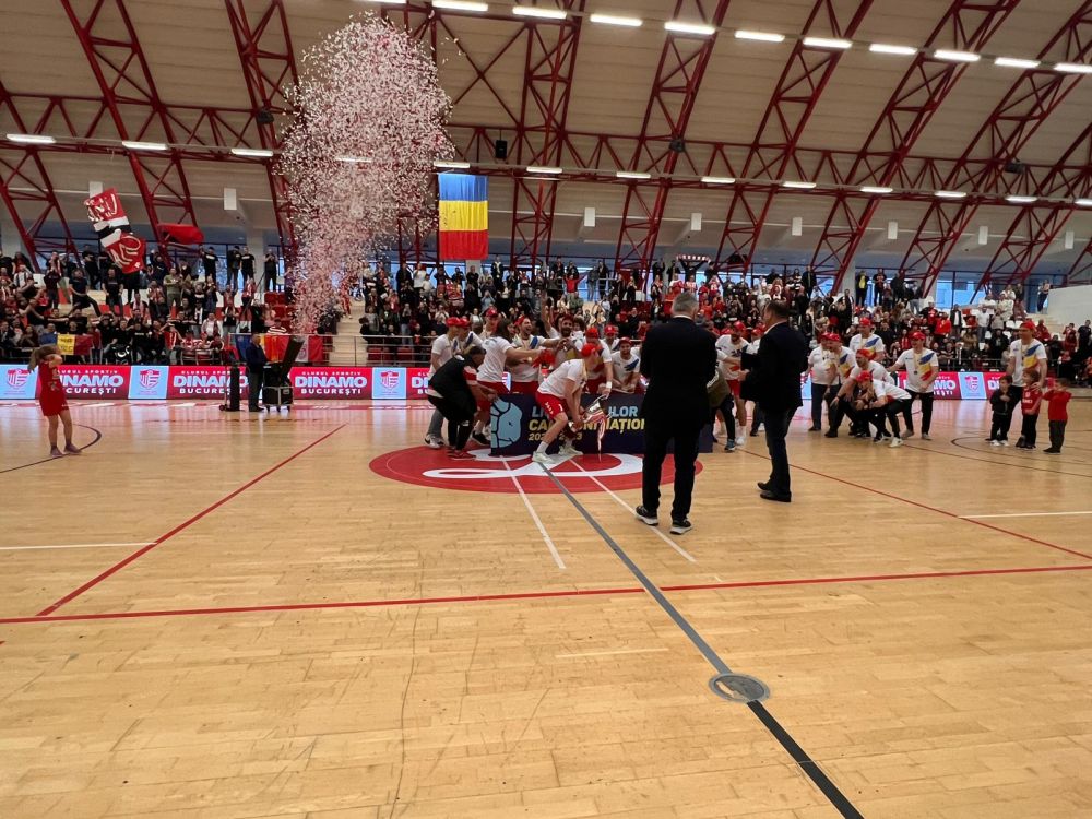 Dinamo, un nou titlu câștigat autoritar! Imagini spectaculoase de la festivitatea de premiere din sala din Ștefan cel Mare_11