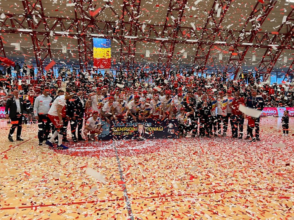 Dinamo, un nou titlu câștigat autoritar! Imagini spectaculoase de la festivitatea de premiere din sala din Ștefan cel Mare_8