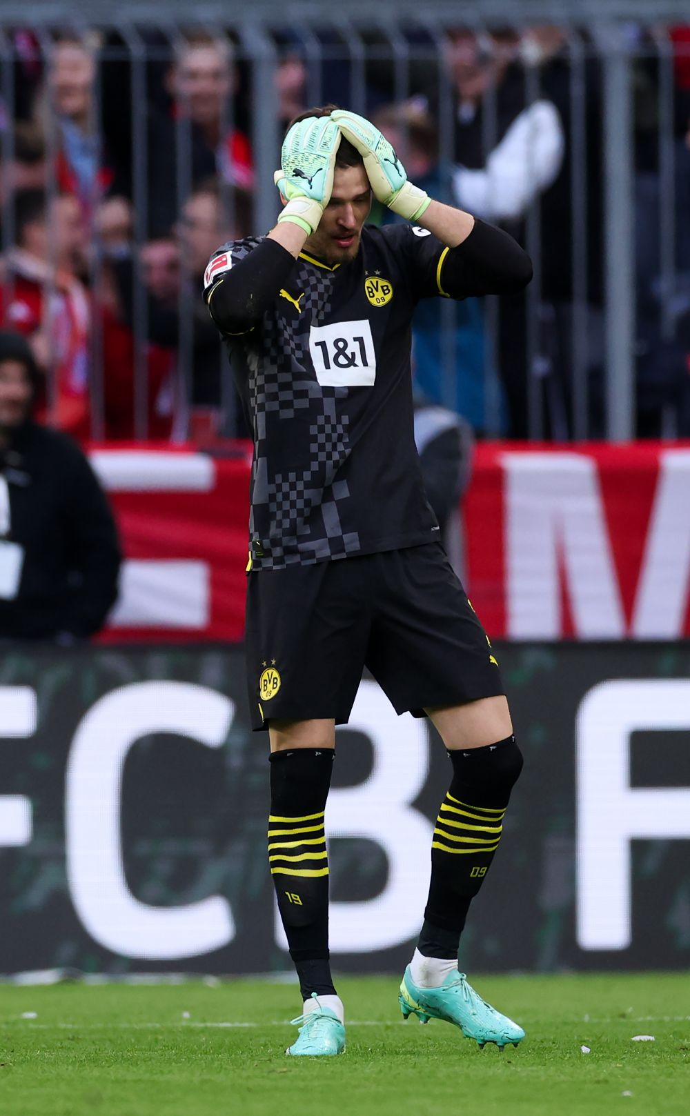 Portarul lui Dortmund, gafă de proporții în derby-ul cu Bayern: "Păcăleală de 1 aprilie!"_2