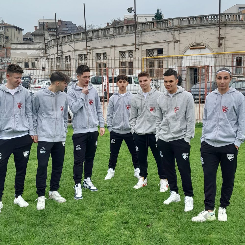 Juniorii lui Dinamo, ajutați de fostele glorii și de fani! Donație pentru echipa pregătită de Ionel Augustin _1