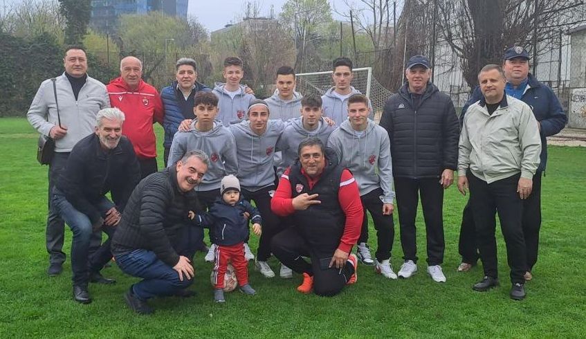Juniorii lui Dinamo, ajutați de fostele glorii și de fani! Donație pentru echipa pregătită de Ionel Augustin _5