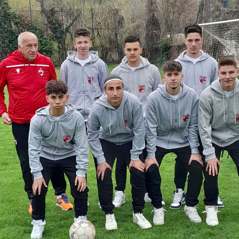 Juniorii lui Dinamo, ajutați de fostele glorii și de fani! Donație pentru echipa pregătită de Ionel Augustin _3