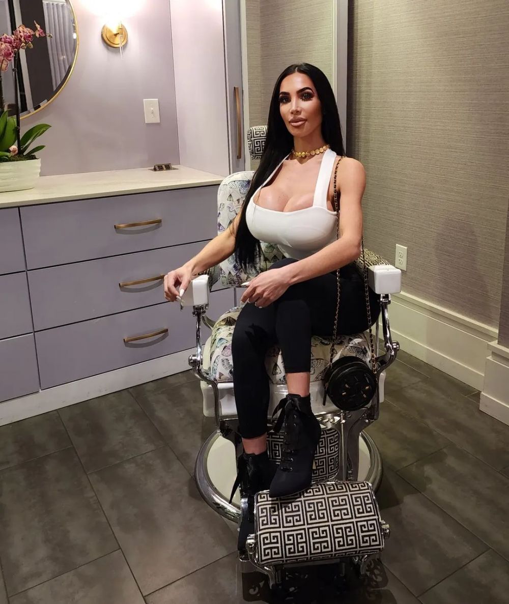 A cheltuit 40.000 de dolari pentru a arăta precum Kim Kardashian dar a murit subit pe patul de spital după o operație eșuată _46