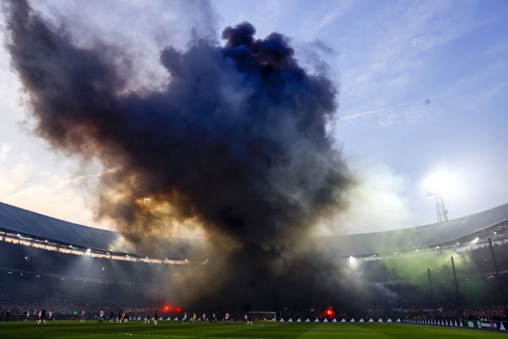 Au dat foc la stadion, la propriu! Incidente teribile la meciul Feyenoord - Ajax, în Cupa Olandei_1