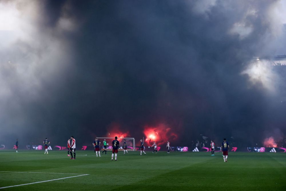 Au dat foc la stadion, la propriu! Incidente teribile la meciul Feyenoord - Ajax, în Cupa Olandei_6