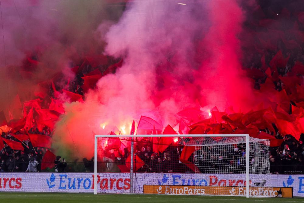 Au dat foc la stadion, la propriu! Incidente teribile la meciul Feyenoord - Ajax, în Cupa Olandei_7