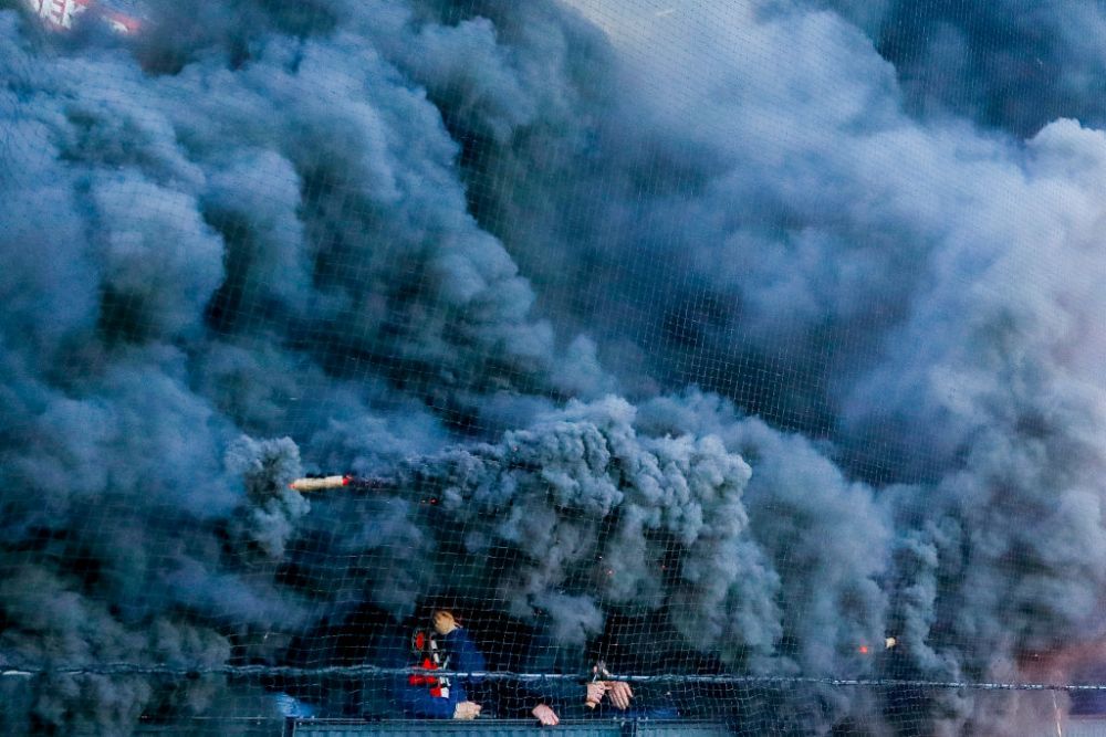 Au dat foc la stadion, la propriu! Incidente teribile la meciul Feyenoord - Ajax, în Cupa Olandei_8