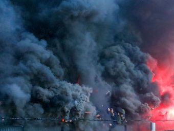 
	Au dat foc la stadion, la propriu! Incidente teribile la meciul&nbsp;Feyenoord - Ajax, în Cupa Olandei
