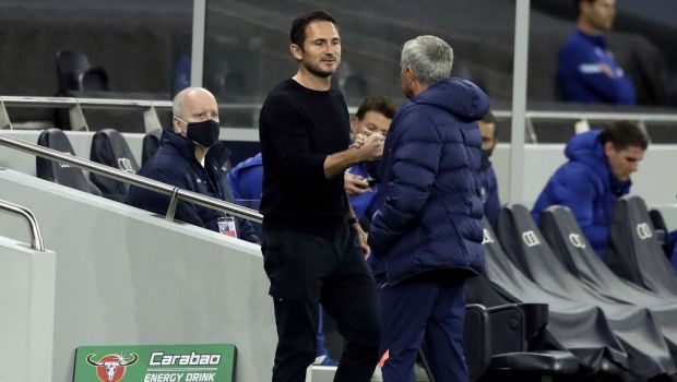 
	Chelsea a contactat un antrenor legendar pentru a-l înlocui pe Frank Lampard, abia numit manager pe &rdquo;Stamford Bridge&rdquo;!
