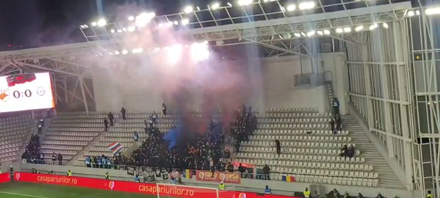 Atmosferă „incendiară” la Dinamo - Oțelul Galați! Fanii fac spectacol în tribune_16