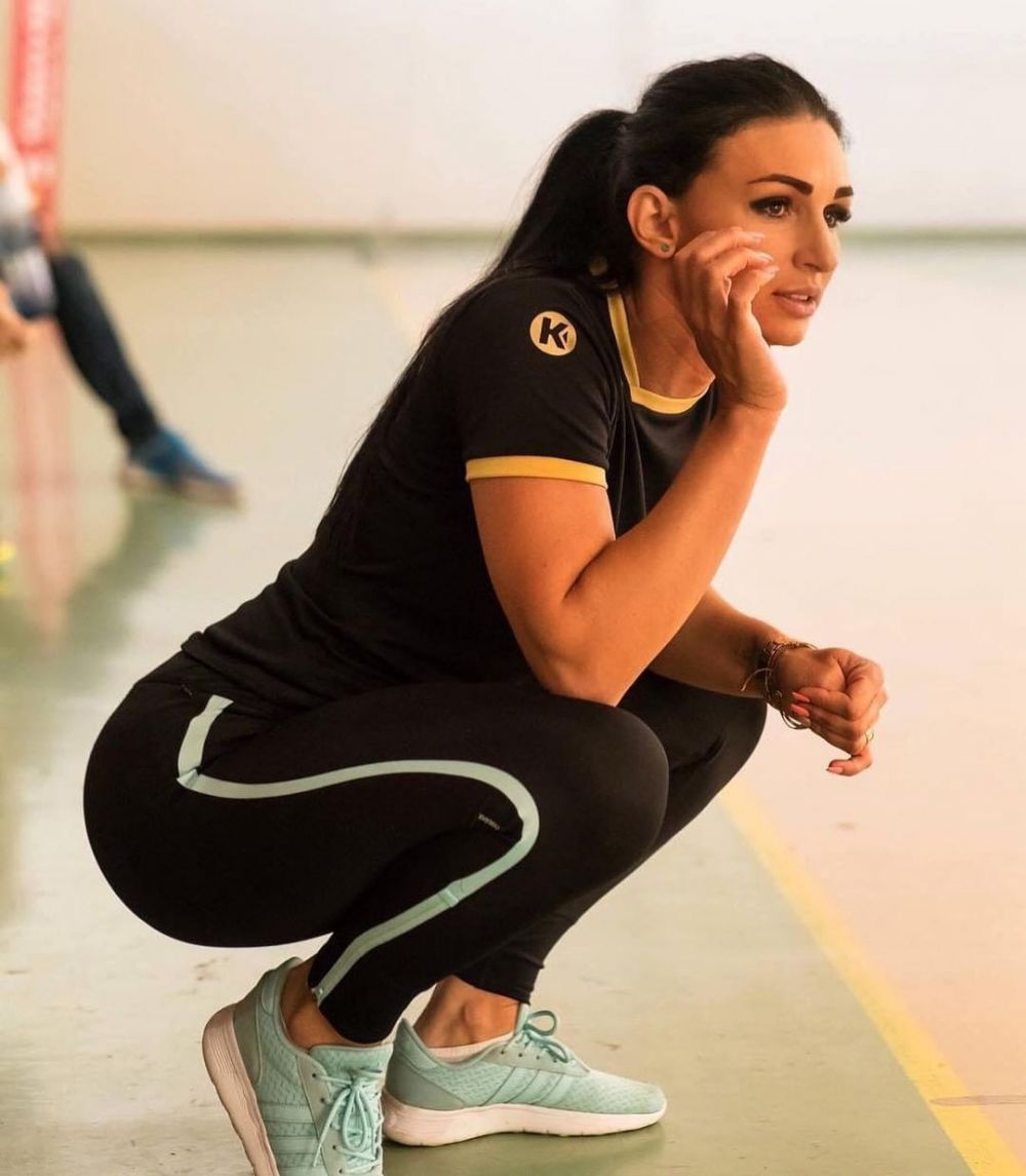 Mihaela Evi, sexy-antrenoarea, și cele două motive care au făcut-o să continue în handbal! _15