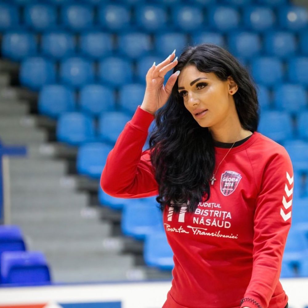 Mihaela Evi, sexy-antrenoarea, și cele două motive care au făcut-o să continue în handbal! _48