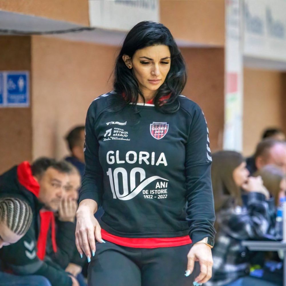 Mihaela Evi, sexy-antrenoarea, și cele două motive care au făcut-o să continue în handbal! _51