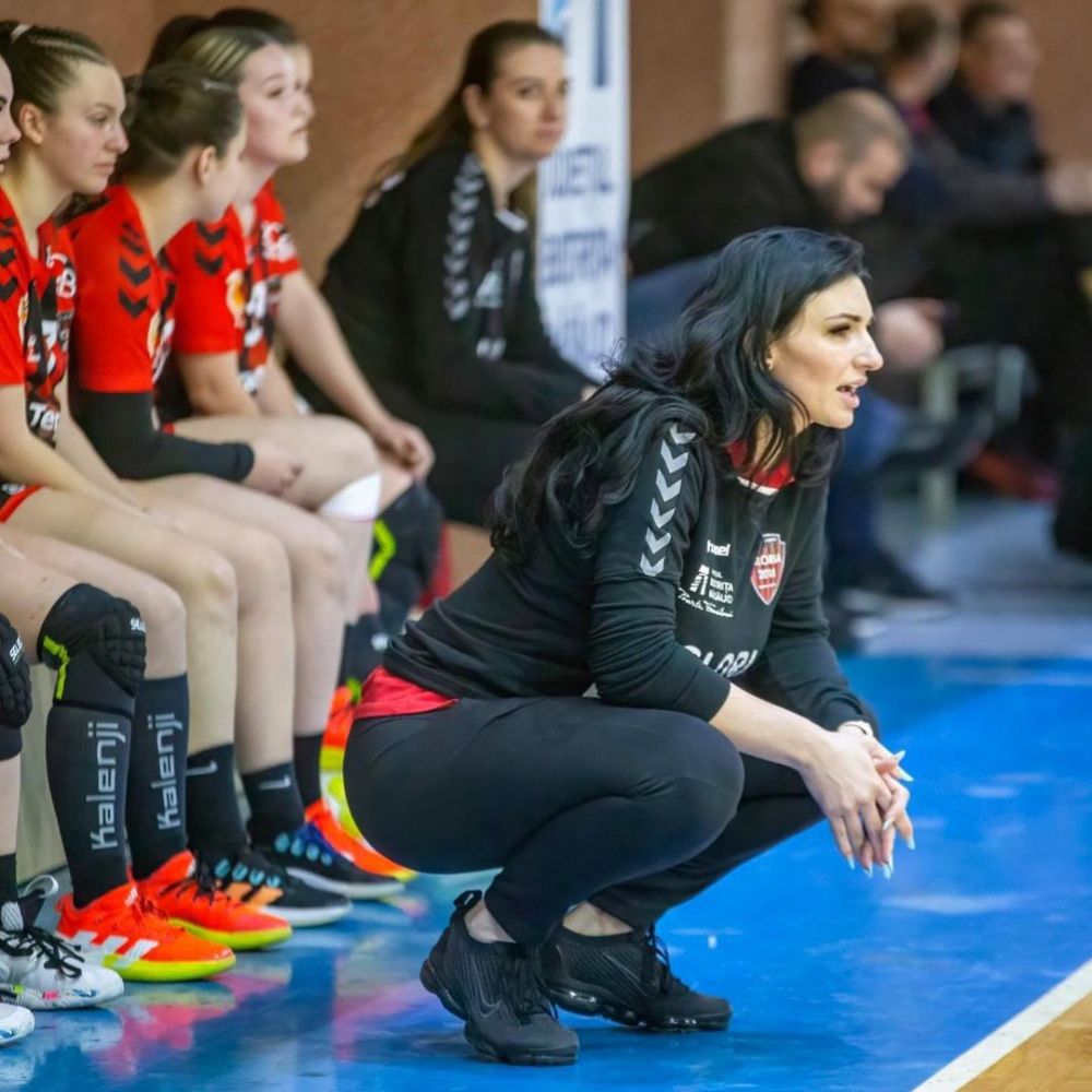 Mihaela Evi, sexy-antrenoarea, și cele două motive care au făcut-o să continue în handbal! _55